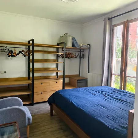 Affordable And Convenient Not Far From Paris Rum i privatbostad *