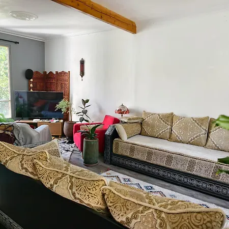Rum i privatbostad Affordable And Convenient Not Far From Paris Villeneuve-Saint-Georges